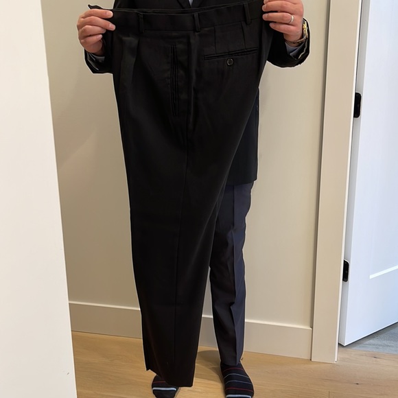 Hugo Boss Wool Suit (rarely worn) - Picture 6 of 14